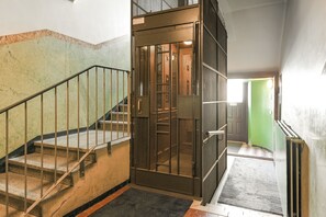 Staircase - Kotimaailma Helsinki LäntinenBrahenkatu6 (Helsinki)