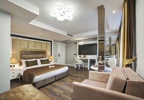 Family Quadruple Room | Cadar kapas Mesir, peralatan tempat tidur premium, katil Tempur-Pedic 