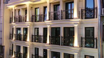 Façade de l’hébergement - soirée/nuit