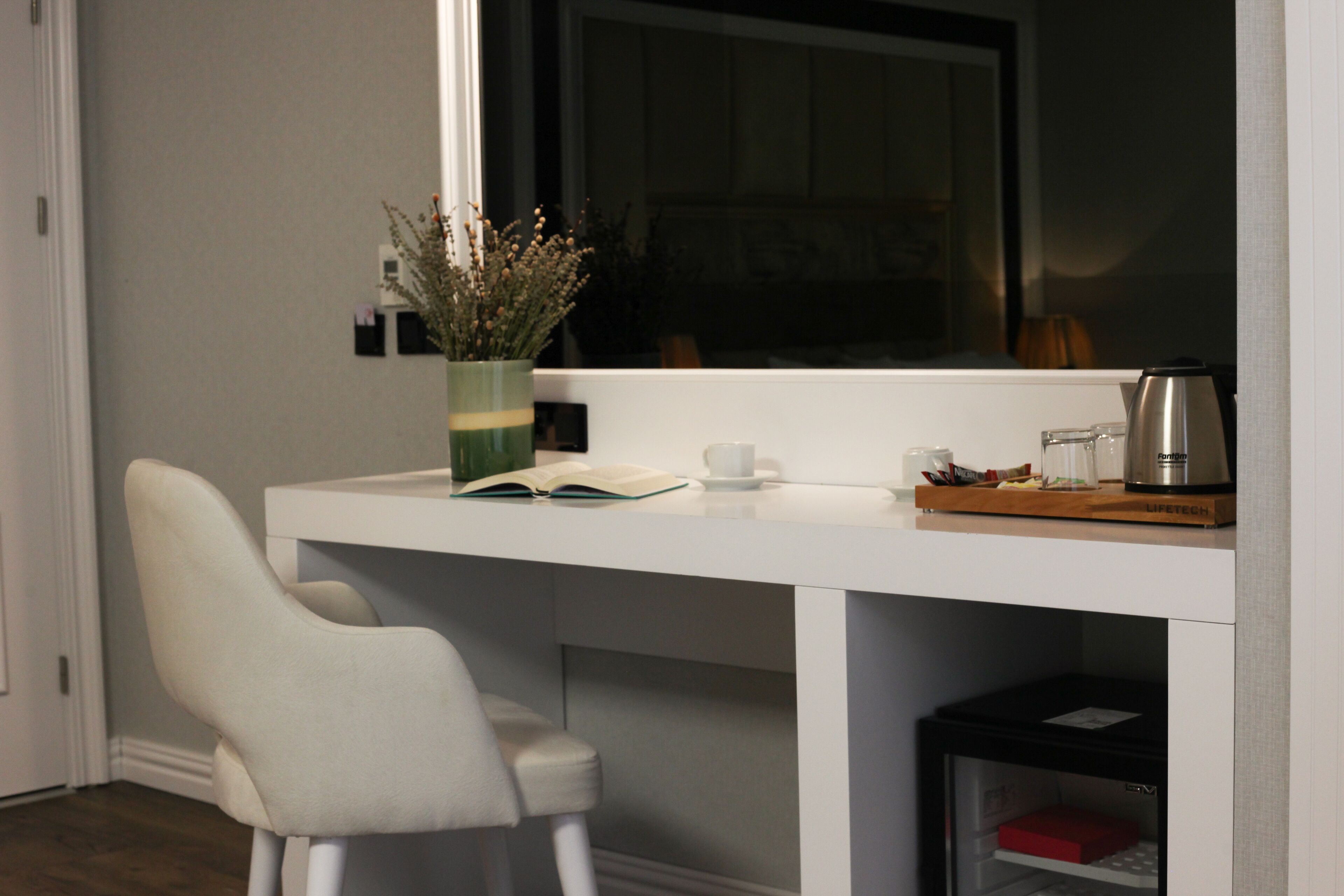 egyptian cotton sheets, premium bedding, tempur-pedic beds, minibar