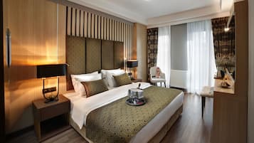 埃及棉床單、高級寢具、Tempur-Pedic 床墊、迷你吧