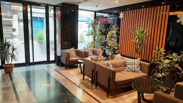 Lobby lounge