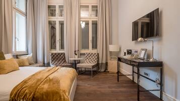 Minibar, in-room safe, individually decorated, individually furnished