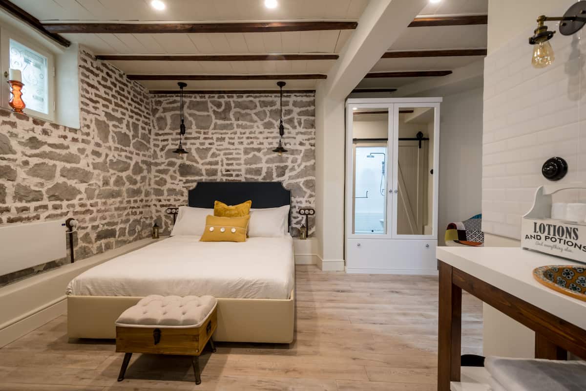 Double Room (Basement) | 1 bedroom, minibar, in-room safe, individually decorated