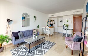 舒適公寓 | 私人小型廚房 | 大型雪櫃/冰箱、微波爐、爐具、特濃咖啡機