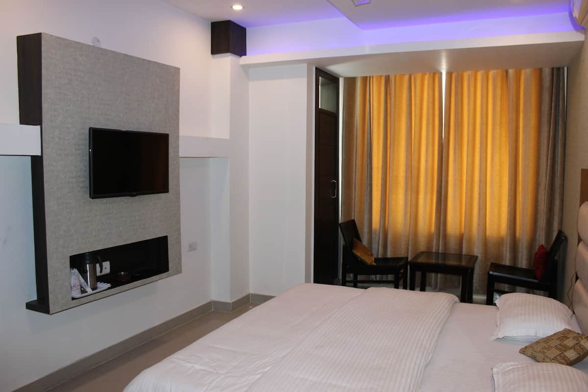 Exclusive Room | Iron/ironing board, rollaway beds