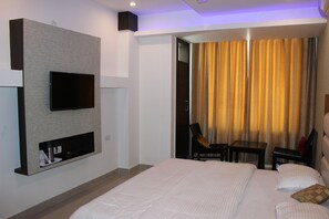 Exclusive Room | Iron/ironing board, rollaway beds