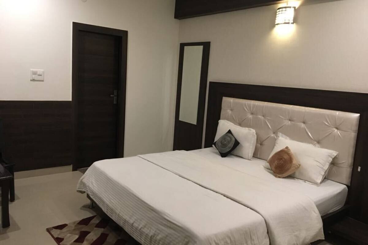 Superior Room | Iron/ironing board, rollaway beds