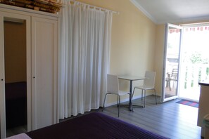 Studio, Balcony | Living area | Flat-screen TV - Apartments Villa Ela (Umag)