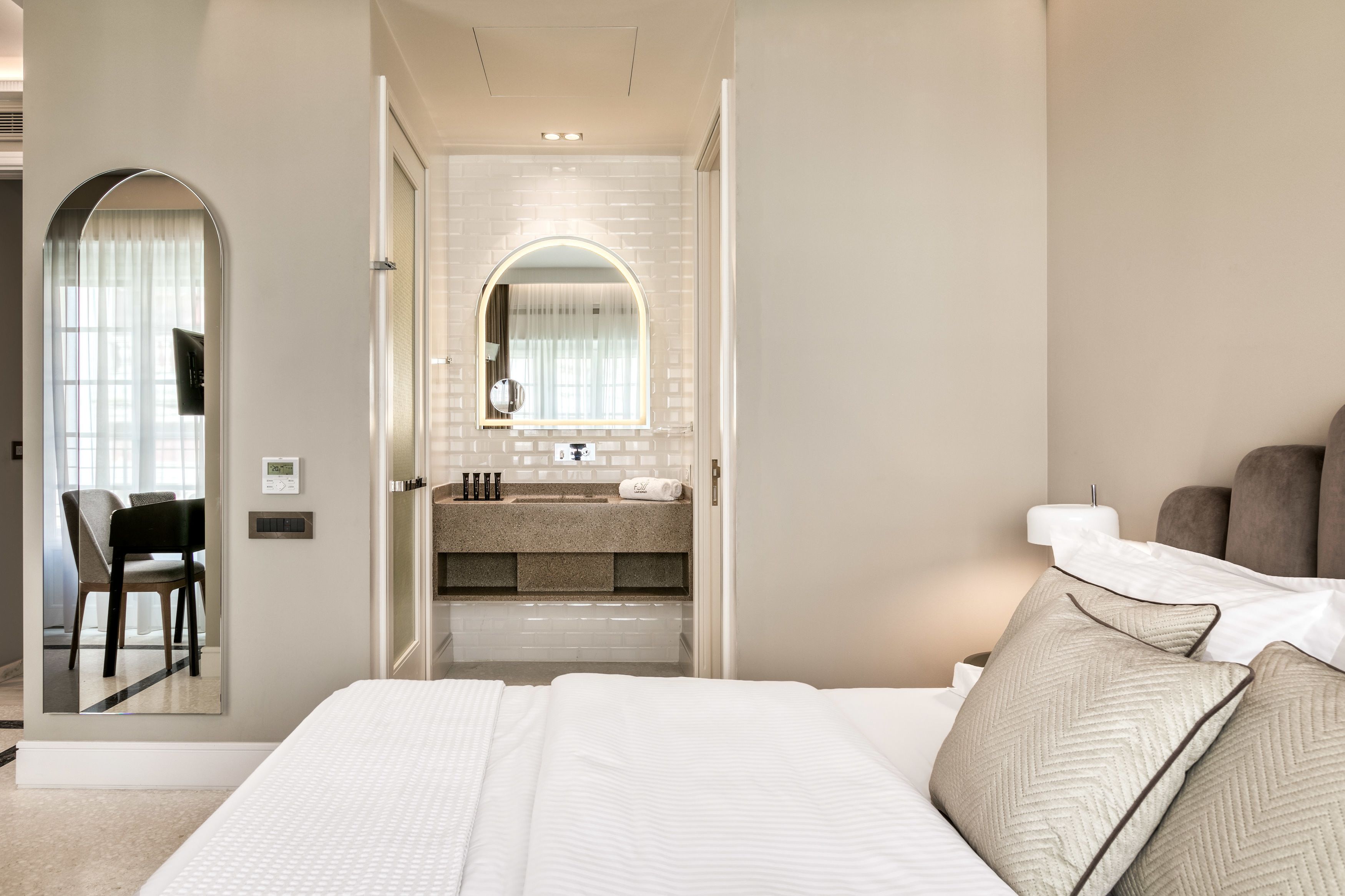 senior suite | 1 bedroom, minibar, in-room safe, blackout curtains