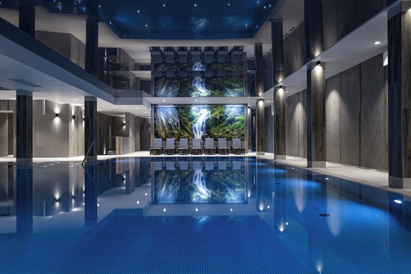Indoor pool, seasonal outdoor pool, sun loungers