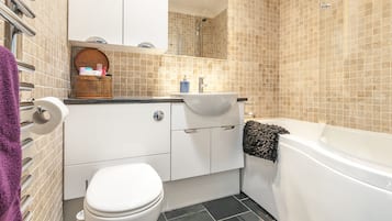 Apartment | Bathroom | Free toiletries, hair dryer, towels, soap