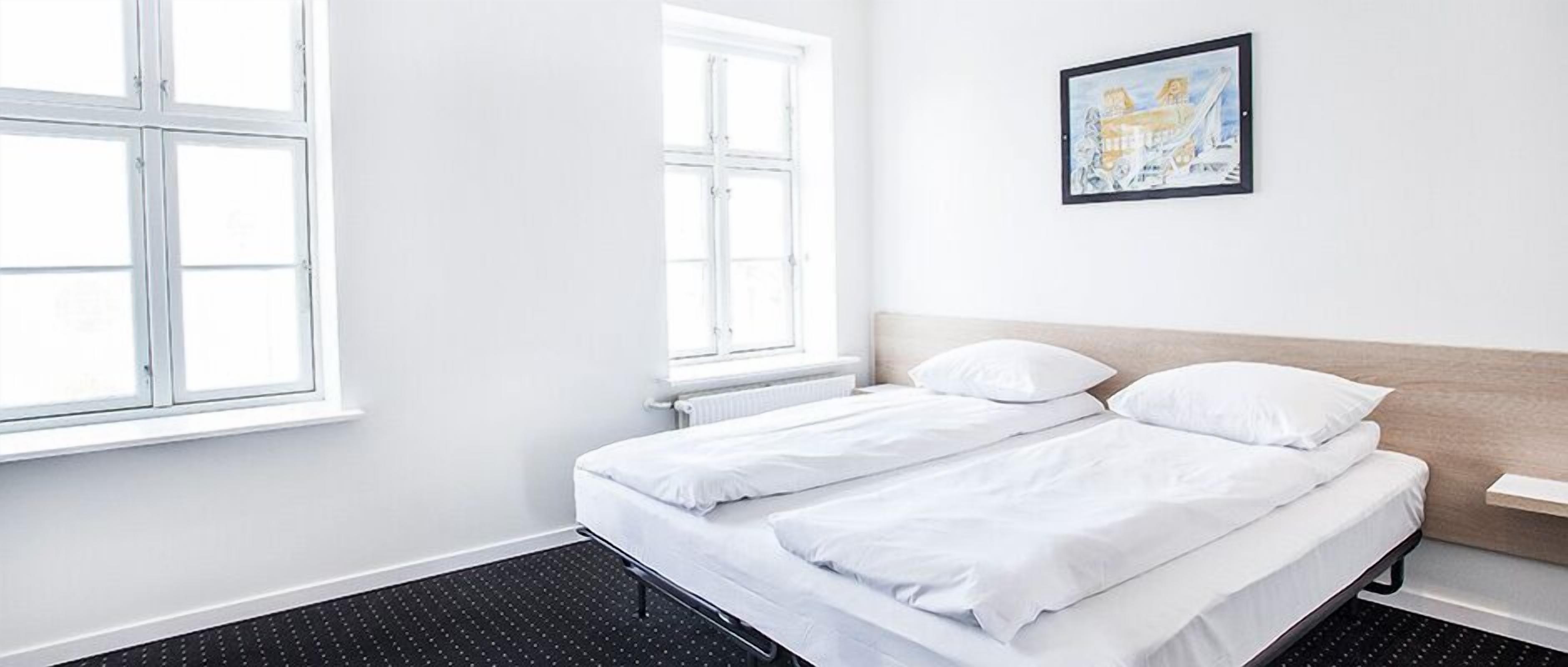 rollaway beds, free wifi, bed sheets