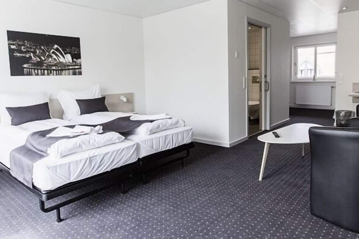 rollaway beds, free wifi, bed sheets