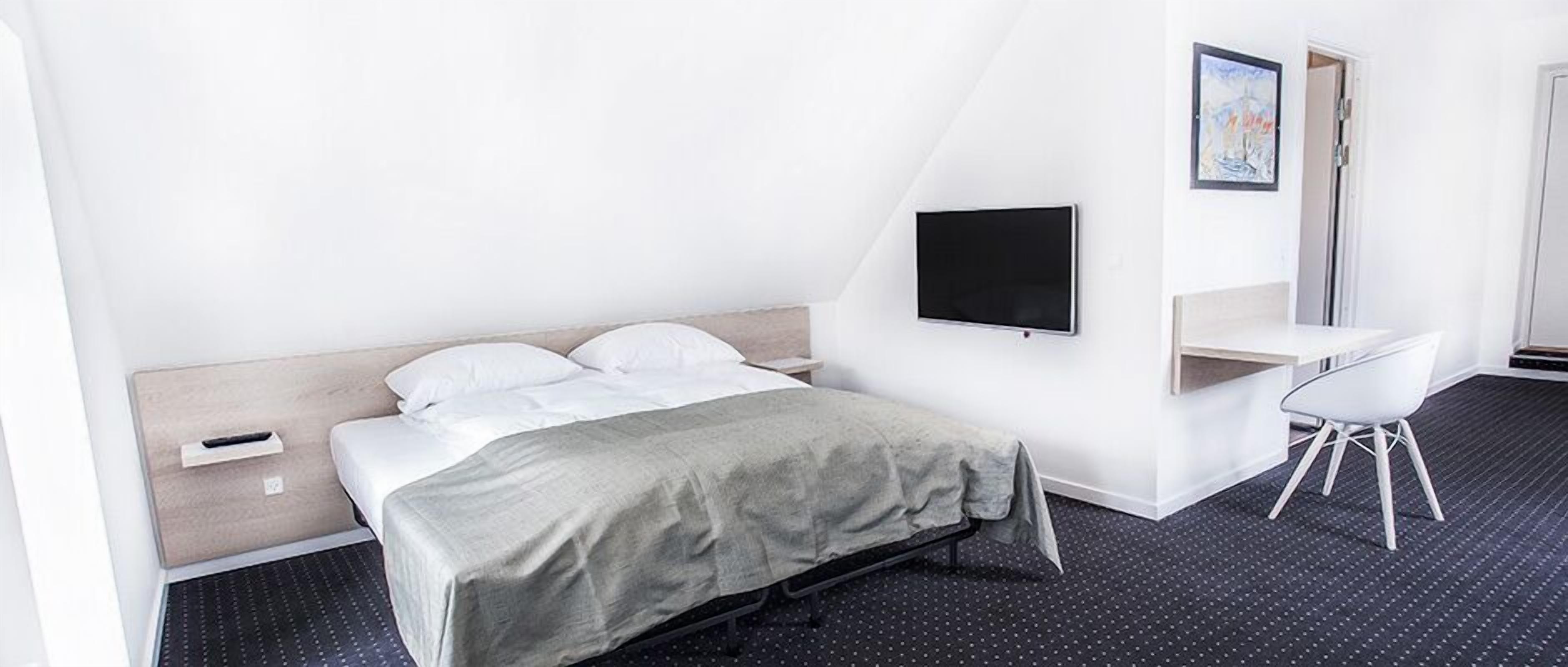 rollaway beds, free wifi, bed sheets