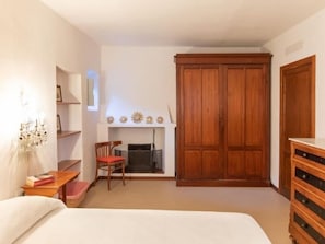 Duplex, 2 Bedrooms | 2 bedrooms, free cots/infant beds, free WiFi, bed sheets
