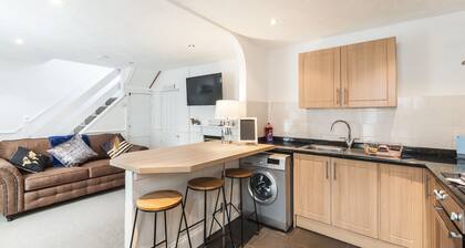 Modern Exeter City Cottage Howell Road