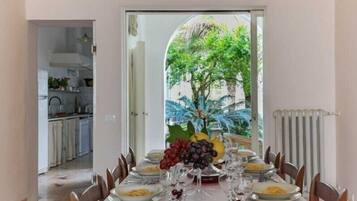 Villa, 4 Bedrooms | In-room dining