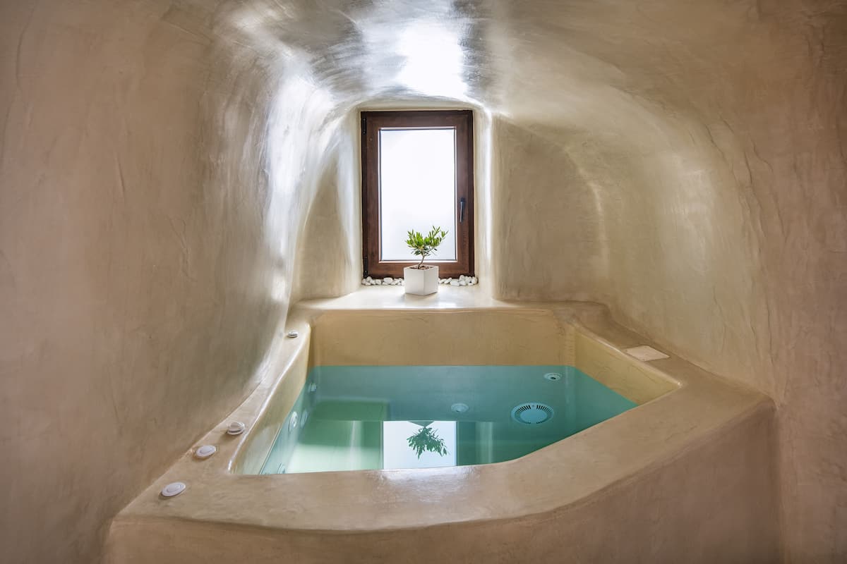 Shower, free toiletries, hair dryer, bathrobes