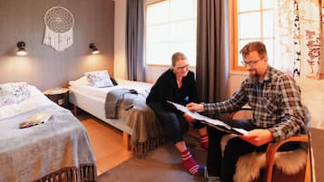 Zweibettzimmer | Schreibtisch, Verdunkelungsvorhänge, kostenlose Babybetten