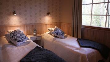 Kahden hengen huone (kaksi sänkyä) | Työpöytä, pimennysverhot, ilmaiset vauvansängyt, lisävuoteet