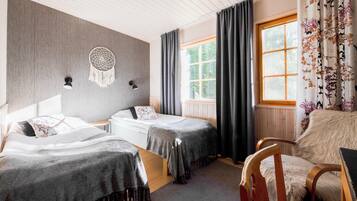 Zweibettzimmer | Schreibtisch, Verdunkelungsvorhänge, kostenlose Babybetten