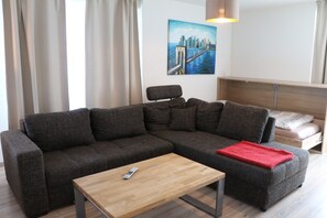 Apartment | Living area | Flat-screen TV