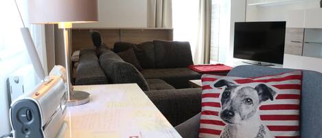 Apartment | Living area | Flat-screen TV