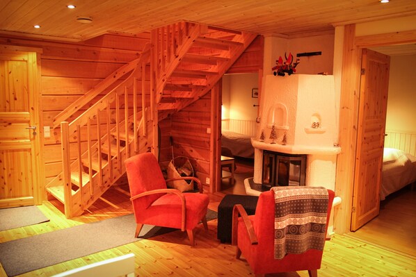 Chalet, 4 habitaciones, sauna (Suopursu) | Sala de estar | Televisión de pantalla plana 