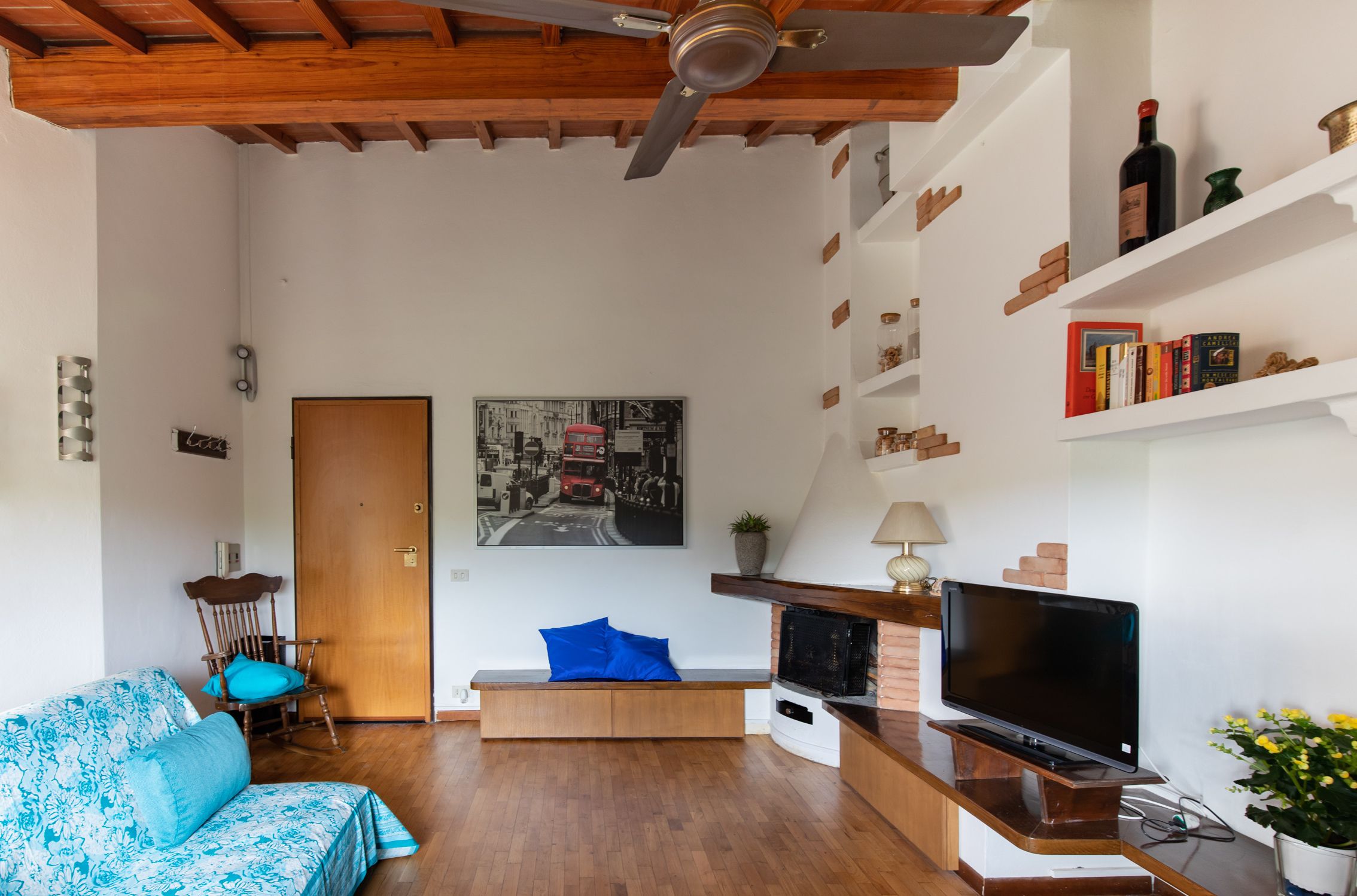 Apartment, 1 Bedroom | Living room | Flat-screen TV, fireplace