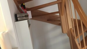 Luokittelematon kuva, 5 kautta 9, painike