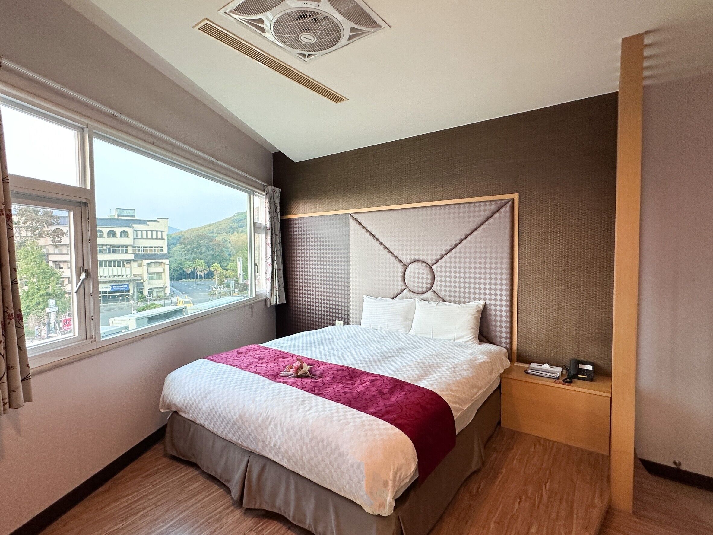 honeymoon room | blackout curtains, free wifi, bed sheets