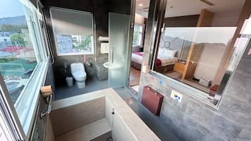 Smekmånadsrum | Badrum | Gratis toalettartiklar, hårtork, tofflor och handdukar
