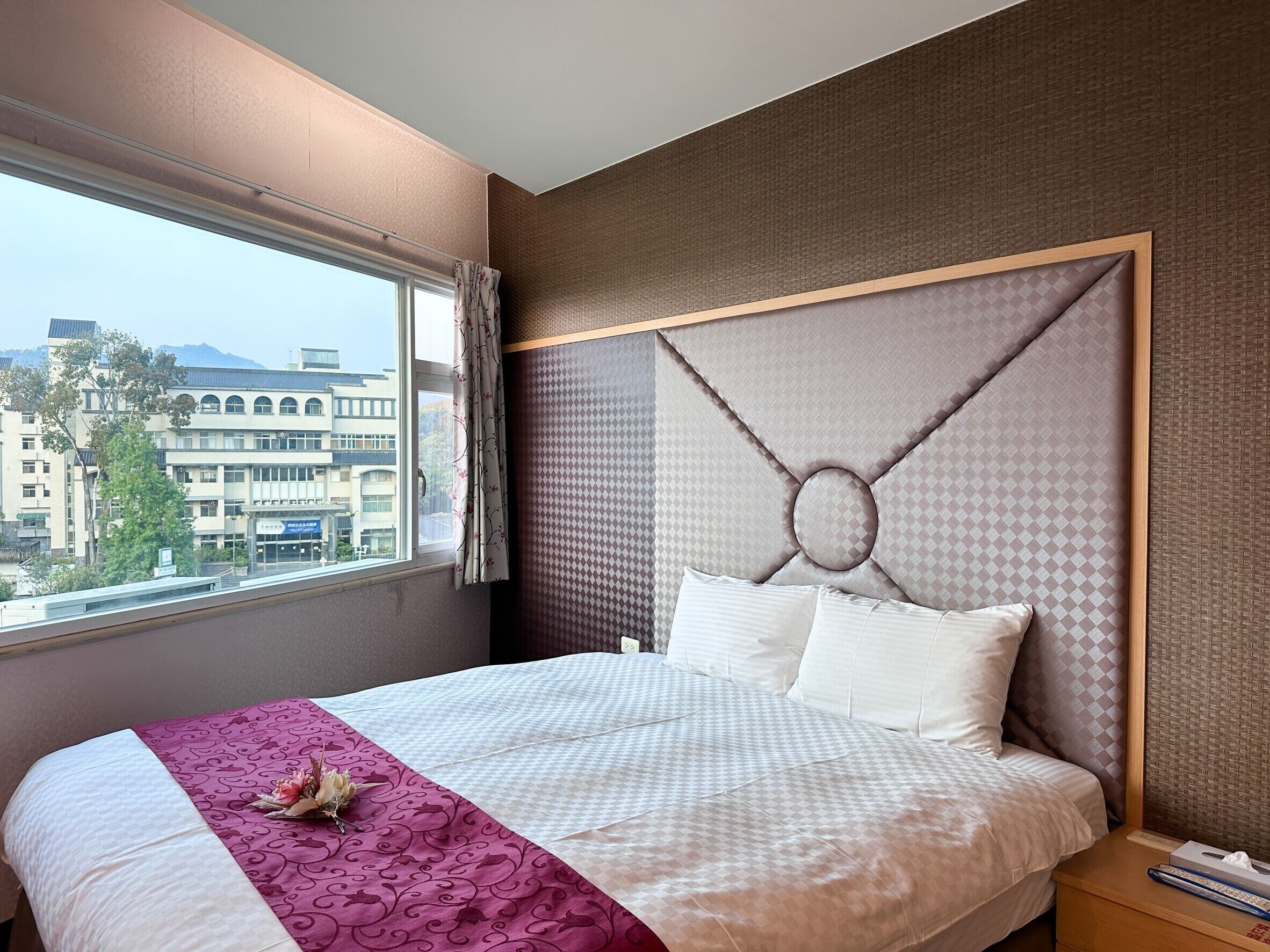 honeymoon room | blackout curtains, free wifi, bed sheets