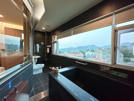 Honeymoon Room | Bathroom. LiChiuan Hotel Spring Hotel