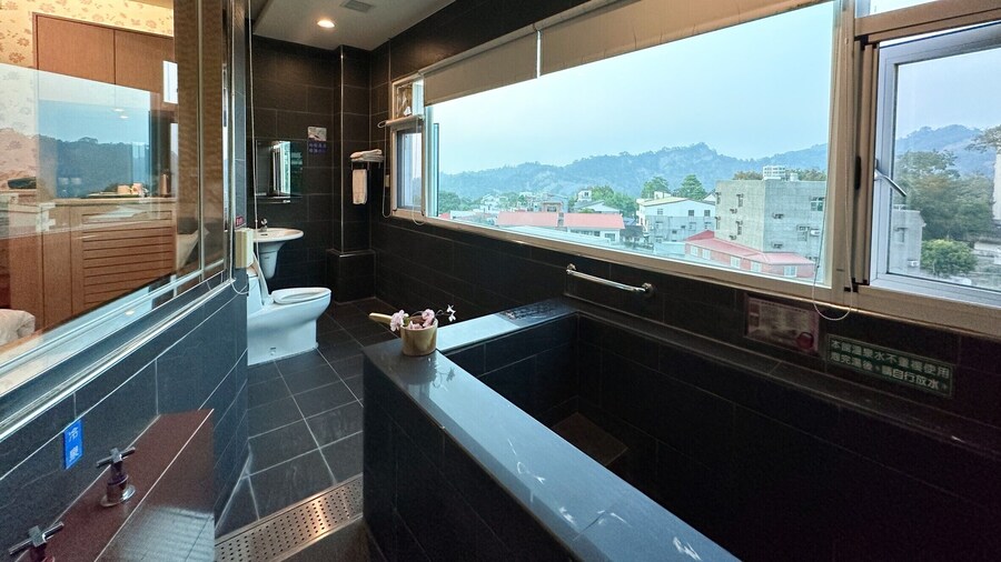 LiChiuan Hotel Spring Hotel