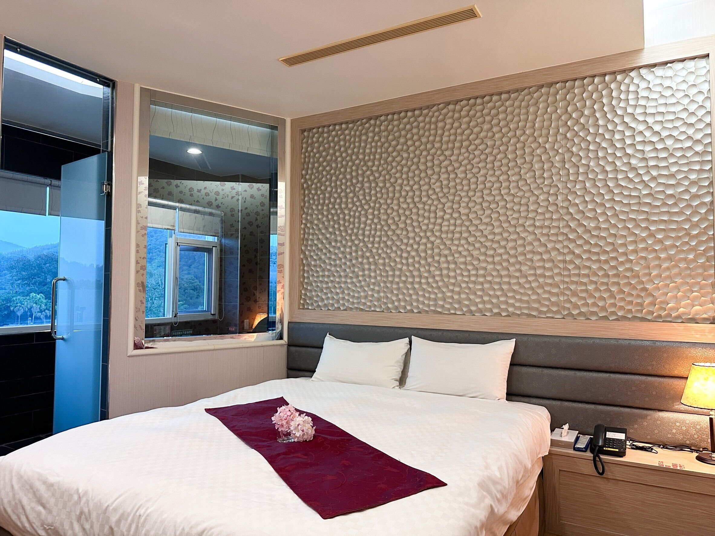 honeymoon room | blackout curtains, free wifi, bed sheets