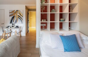 Studio (6) | Hypo-allergenic bedding, individually decorated, individually furnished - Alison Court (Bristol)