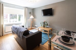 Studio (6) | Hypo-allergenic bedding, individually decorated, individually furnished - Alison Court (Bristol)