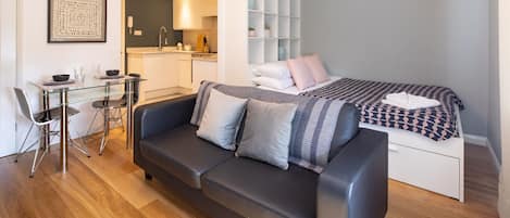 Studio (6) | Hypo-allergenic bedding, individually decorated, individually furnished