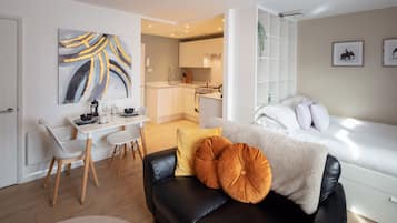 Studio (6) | Hypo-allergenic bedding, individually decorated, individually furnished