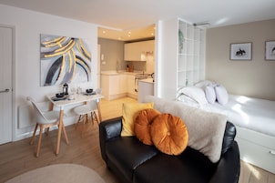 Studio (6) | Hypo-allergenic bedding, individually decorated, individually furnished