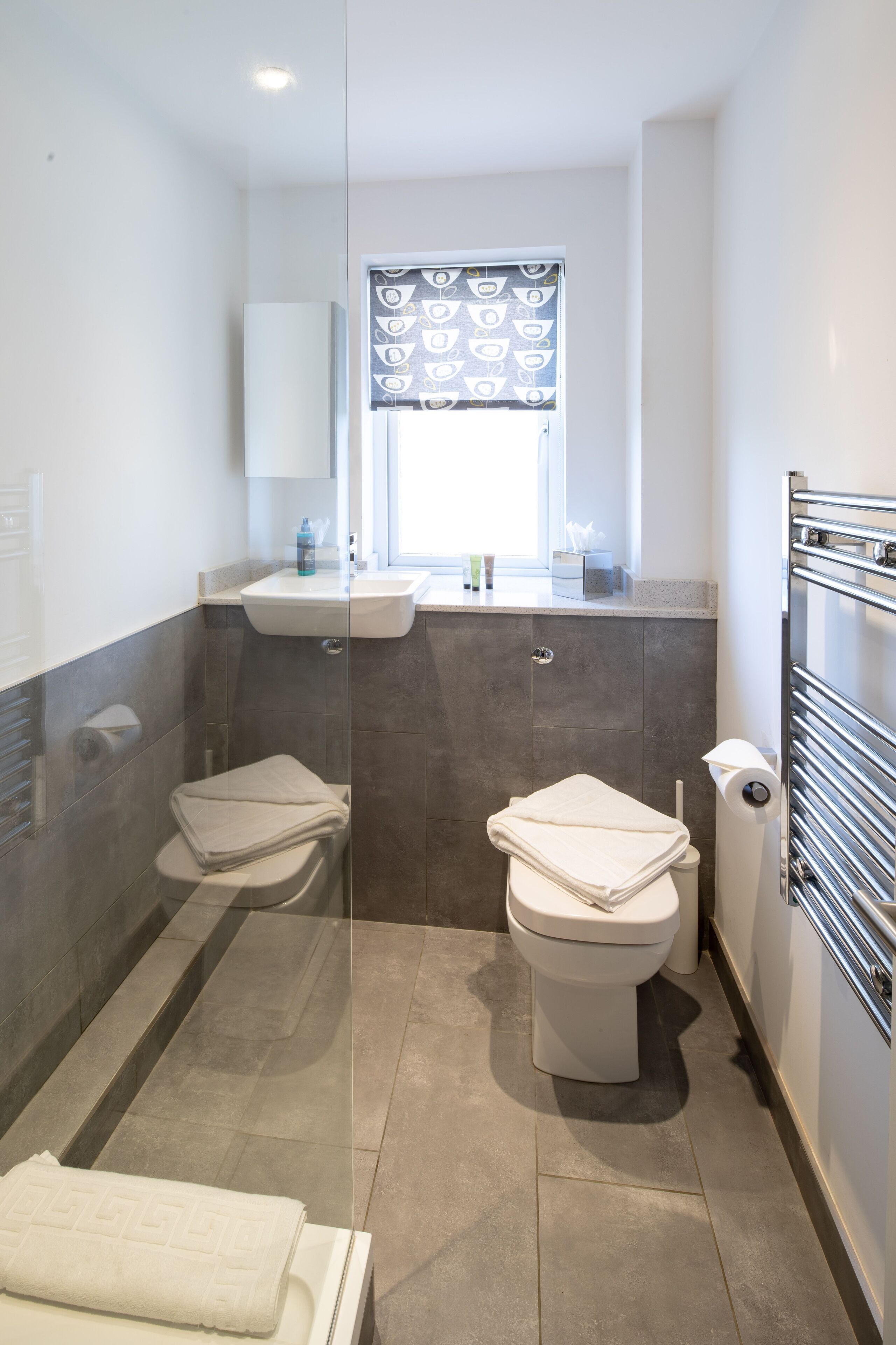 studio (6) | bathroom | shower, free toiletries, hair dryer, towels
