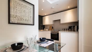 Studio (6) | In-room dining