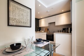 Studio (6) | In-room dining - Alison Court (Bristol)