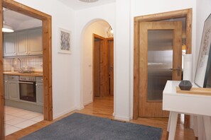 Comfort Apartment (1st floor) | Living area | 40-inch flat-screen TV with satellite channels, TV, MP3 dock - Apartments 11 (Forchheim)