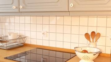 Comfort Apartment (1st floor) | Private kitchen | Fridge, oven, stovetop, dishwasher