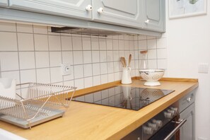 Appartement Confort (1st floor) | Cuisine privée | Réfrigérateur, un four, surface de cuisson, lave-vaisselle