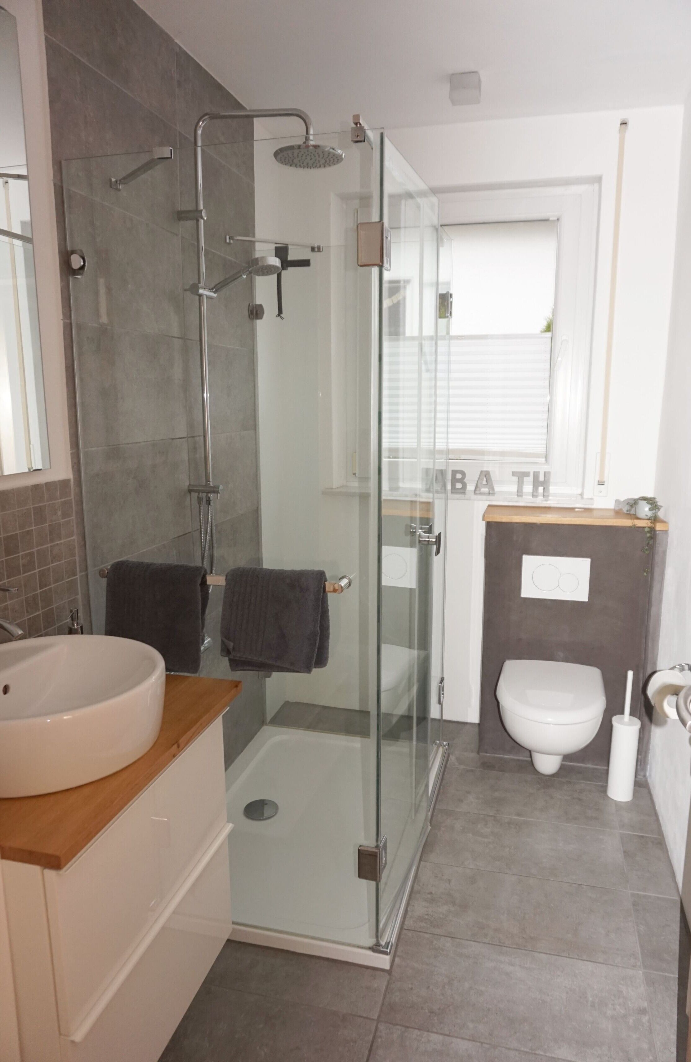 Design-Apartment (Ground floor) | Badezimmer | Kostenlose Toilettenartikel, Haartrockner, Hausschuhe, Handtücher