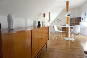 Comfort Apartment (1st floor) | Living room | 40-inch flat-screen TV with satellite channels, TV, MP3 dock - Apartments 11 (Forchheim)